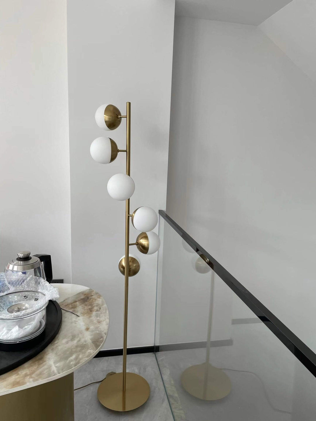 Moderne LED Trælampe med Glaskugler