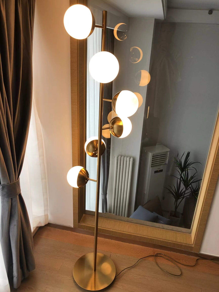 Moderne LED Trælampe med Glaskugler