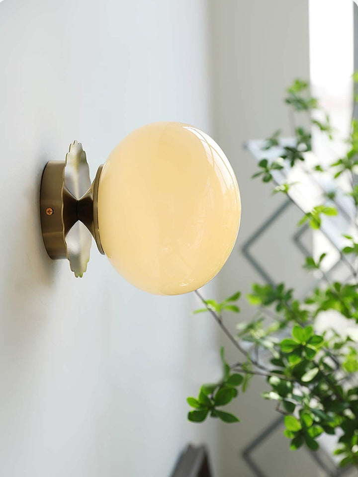 Moderne Metal Væglampe med Lyserød Glasskærm