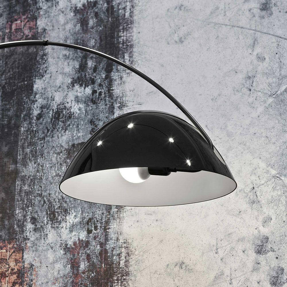 Justerbar bue gulvlampe i metal