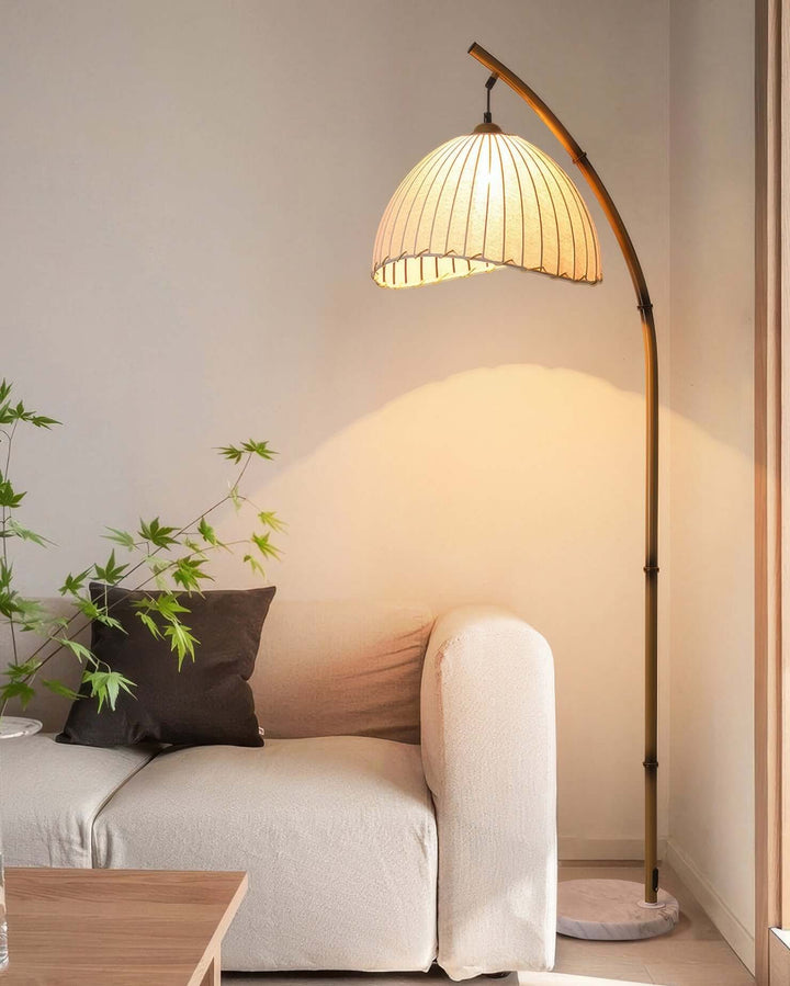 Zen Gulvlampe i Bambus med Stofskærm