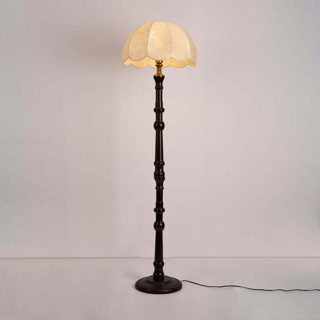 Elegant Gulvlampe i Træ med Stofskærm