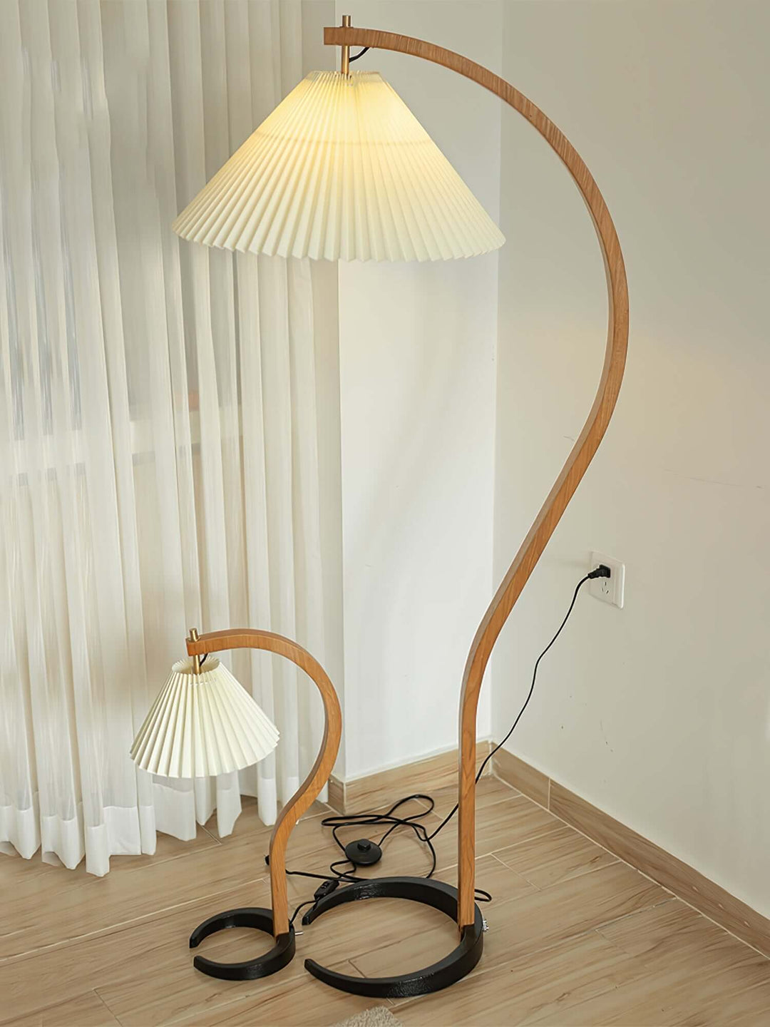 Designer Gulvlampe i Træ & Metal