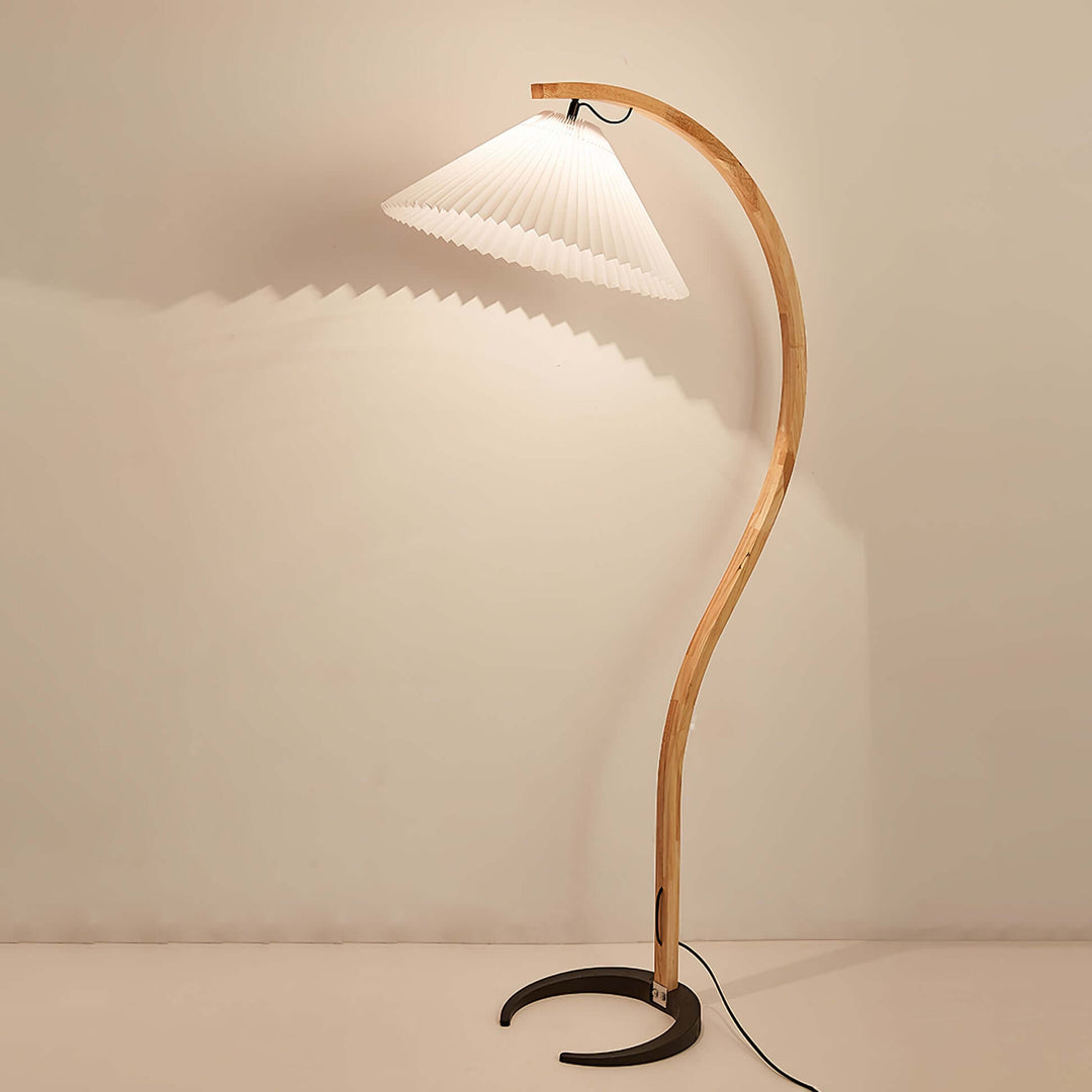 Designer Gulvlampe i Træ & Metal