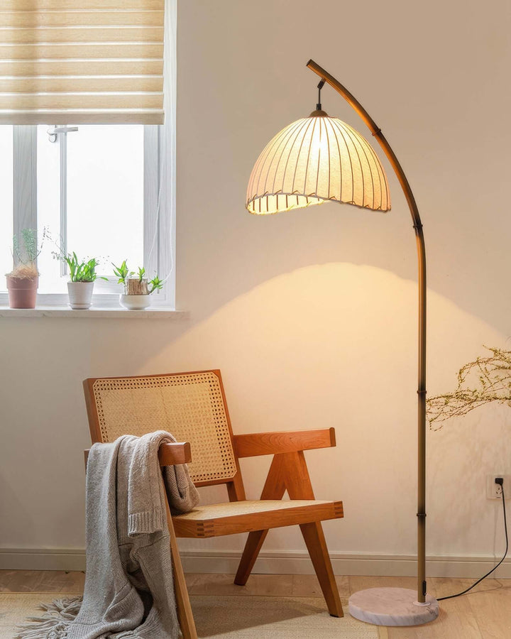 Zen Gulvlampe i Bambus med Stofskærm