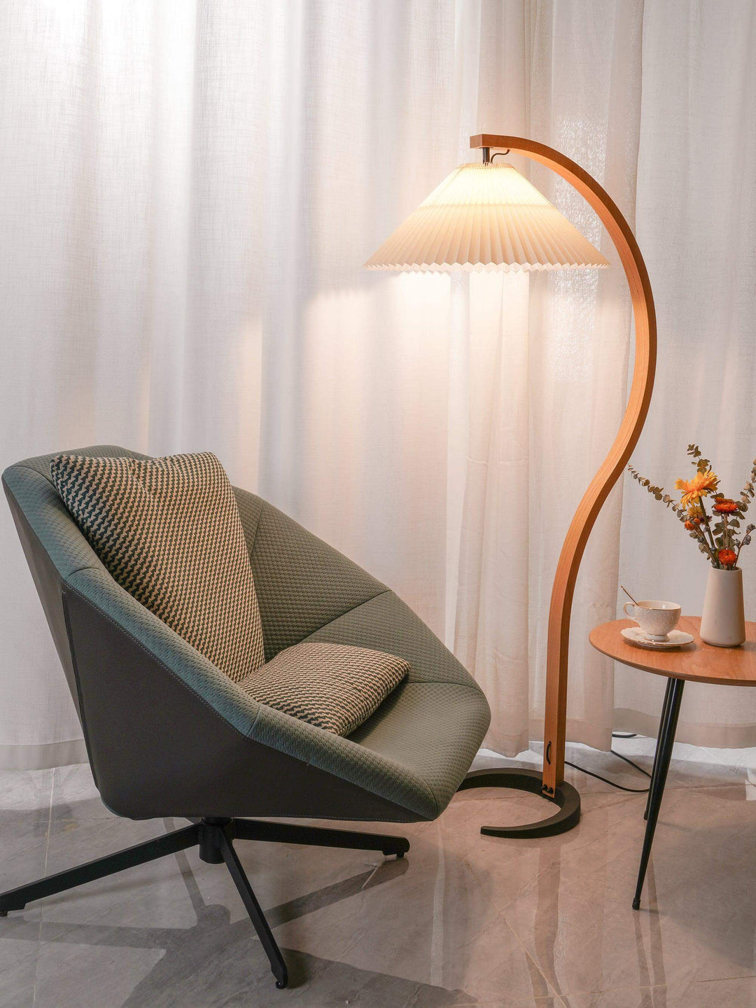 Designer Gulvlampe i Træ & Metal