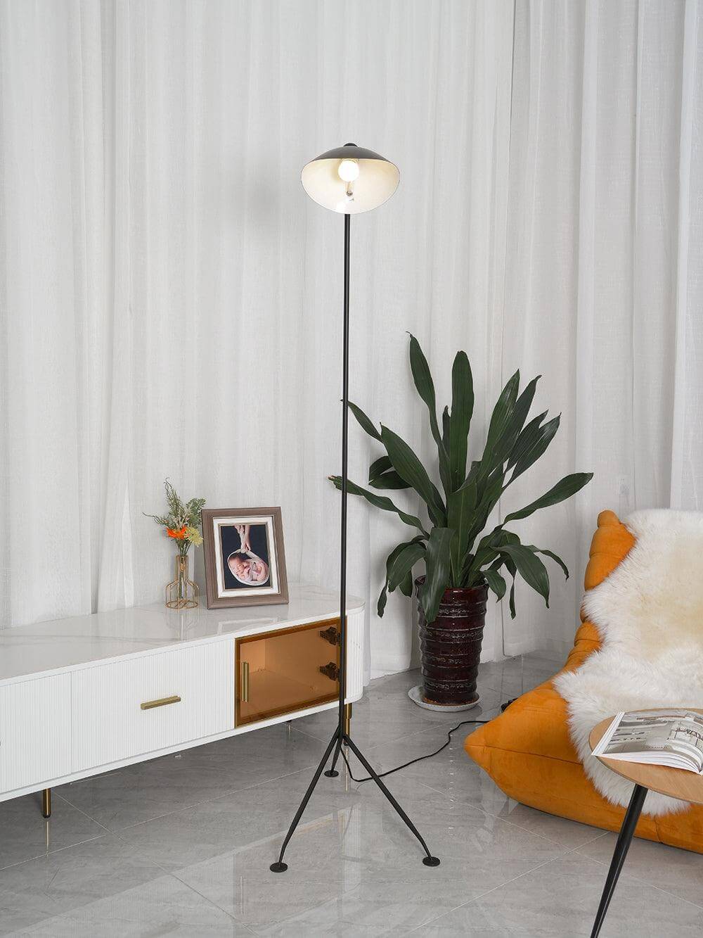 Justerbar 3-armet gulvlampe i metal