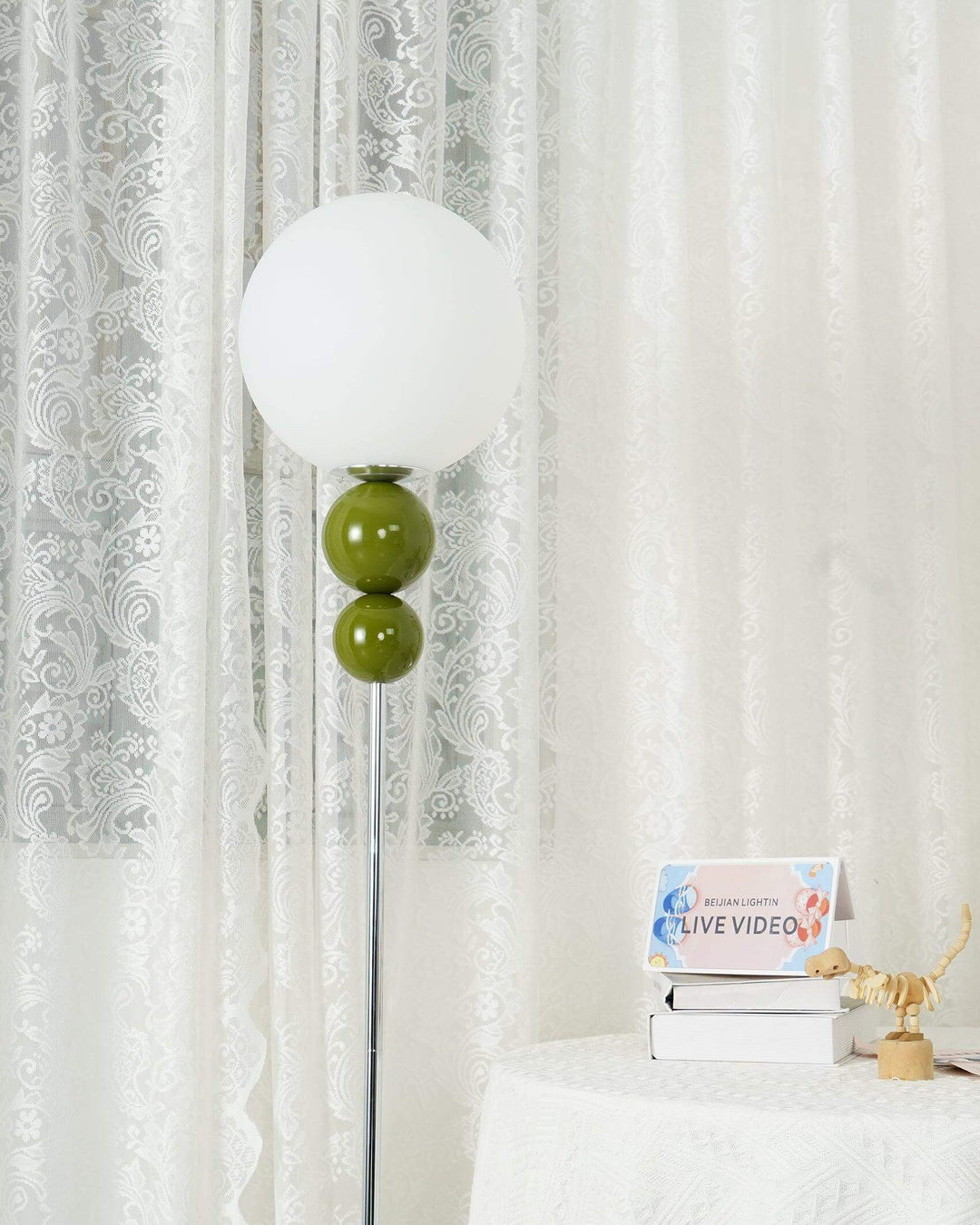 Elegant Gulvlampe i Metal og Glas