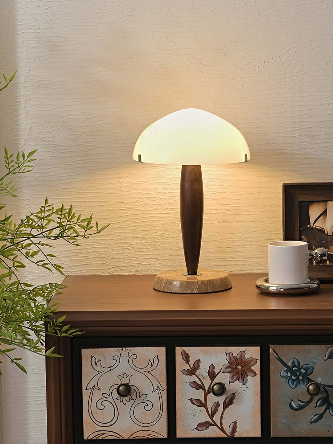 Elegant Bordlampe i Valnød & Marmor