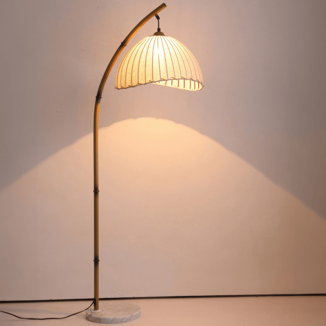 Zen Gulvlampe i Bambus med Stofskærm