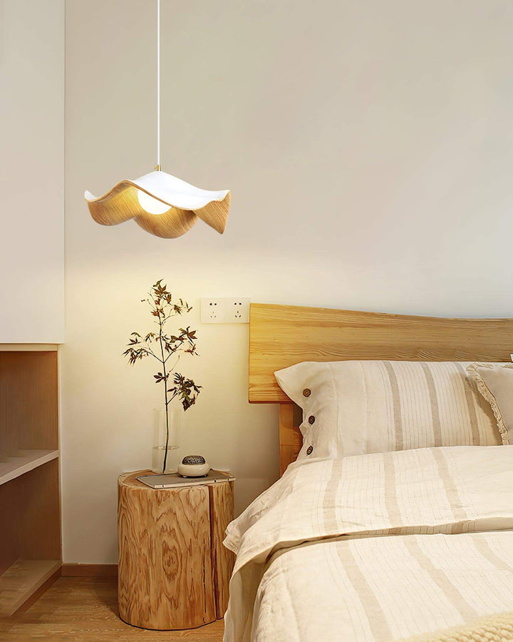 Unik Lotus Pendellampe i Harpiks & Metal