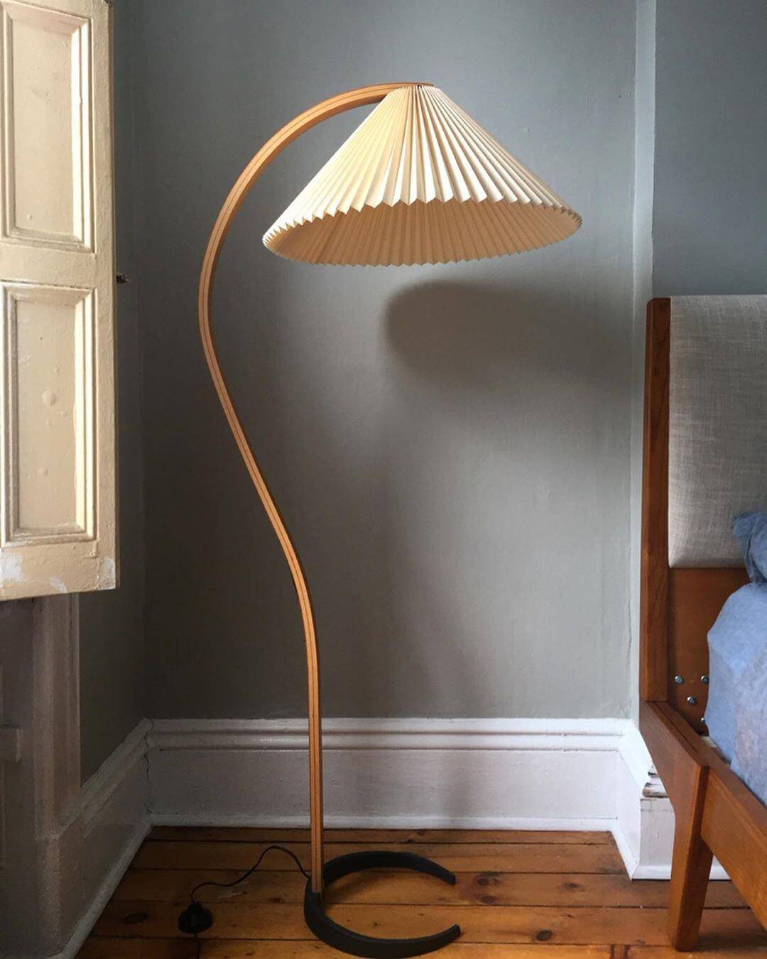 Designer Gulvlampe i Træ & Metal