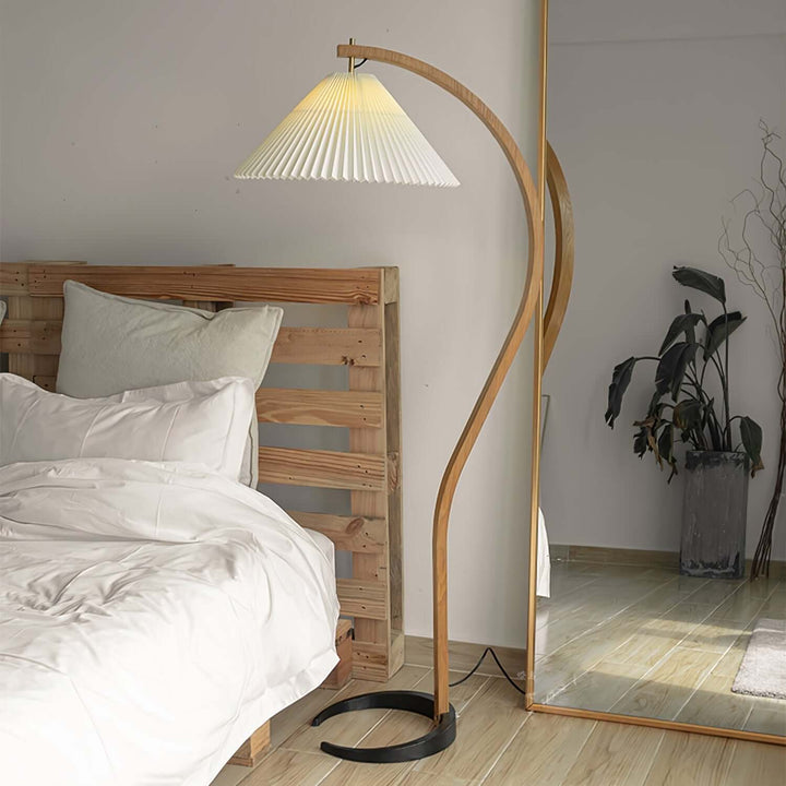 Designer Gulvlampe i Træ & Metal