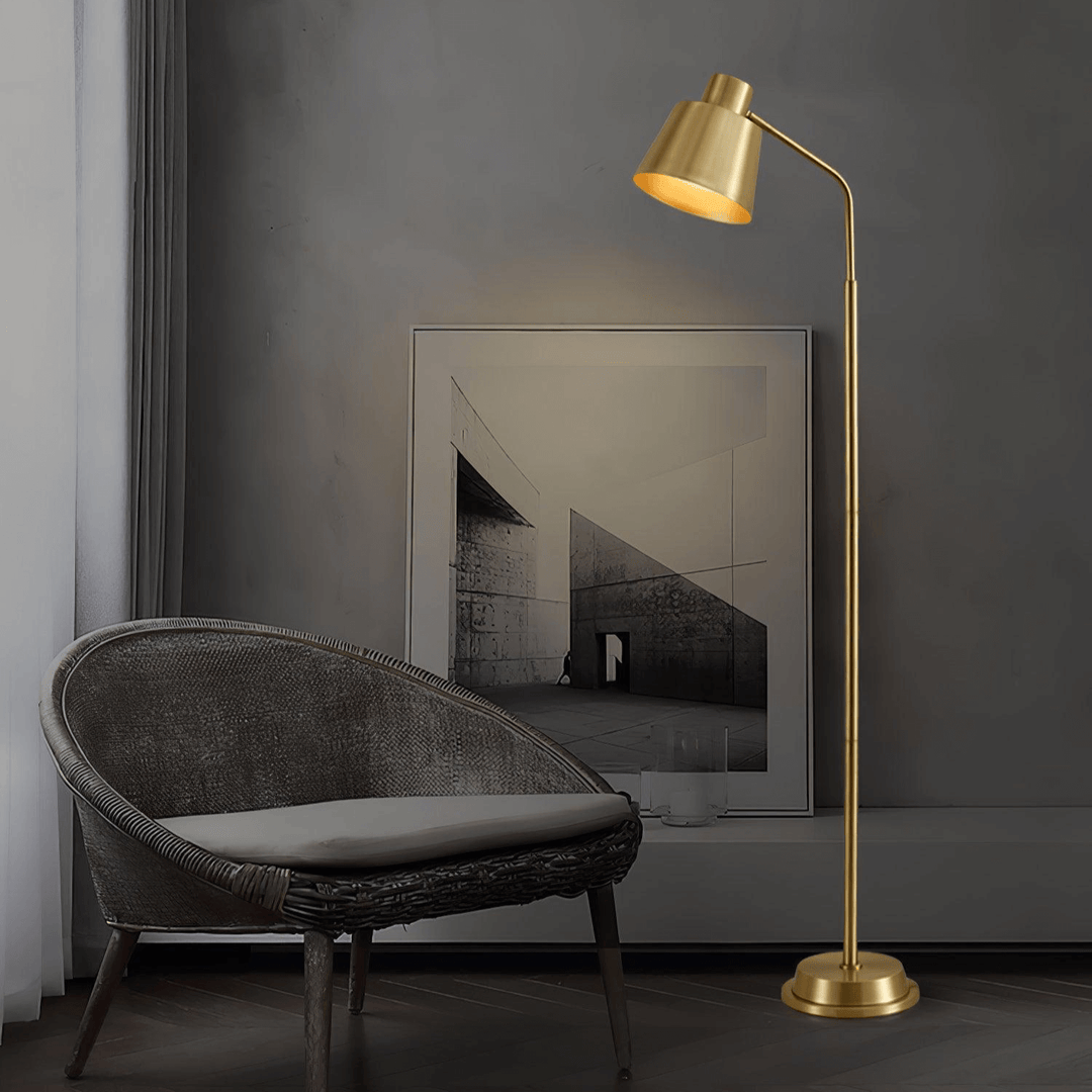 Elegant Gulvlampe i Messing