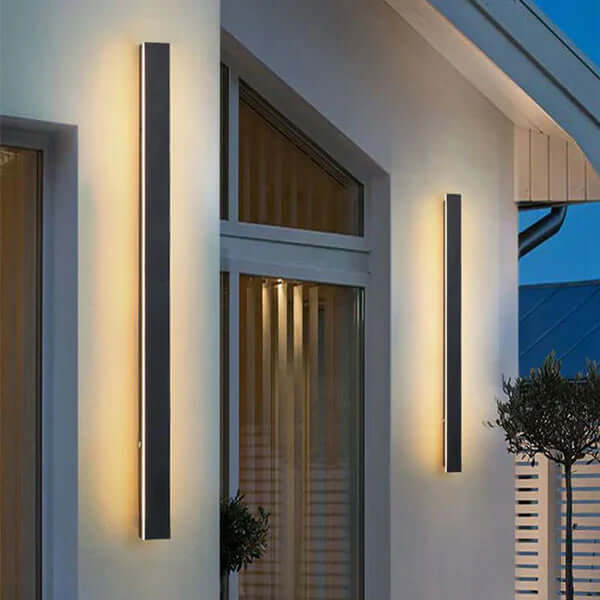 Moderne LED-væglampe i metal og akryl