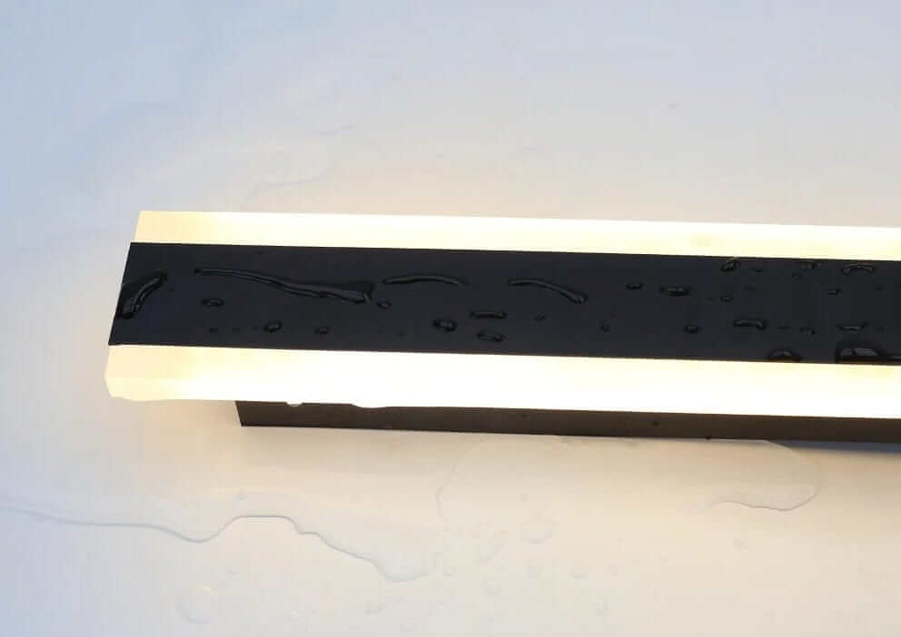 LED Væglampe i Stribet Design