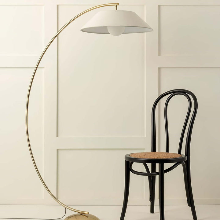 Elegant Gulvlampe med Stofskærm