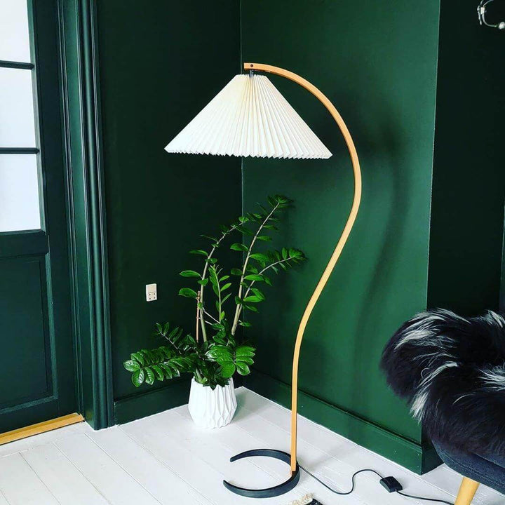 Designer Gulvlampe i Træ & Metal