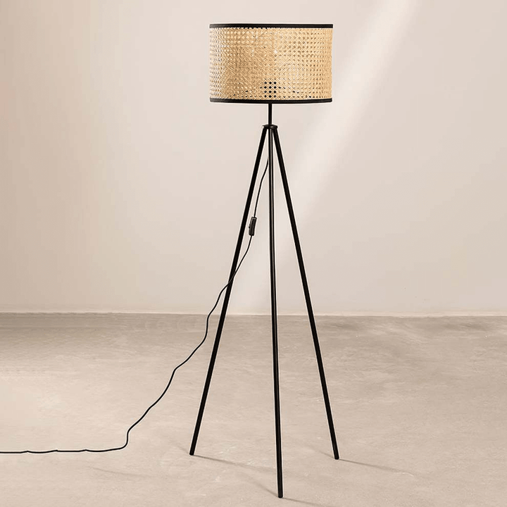 Trebenet Gulvlampe i Rattan