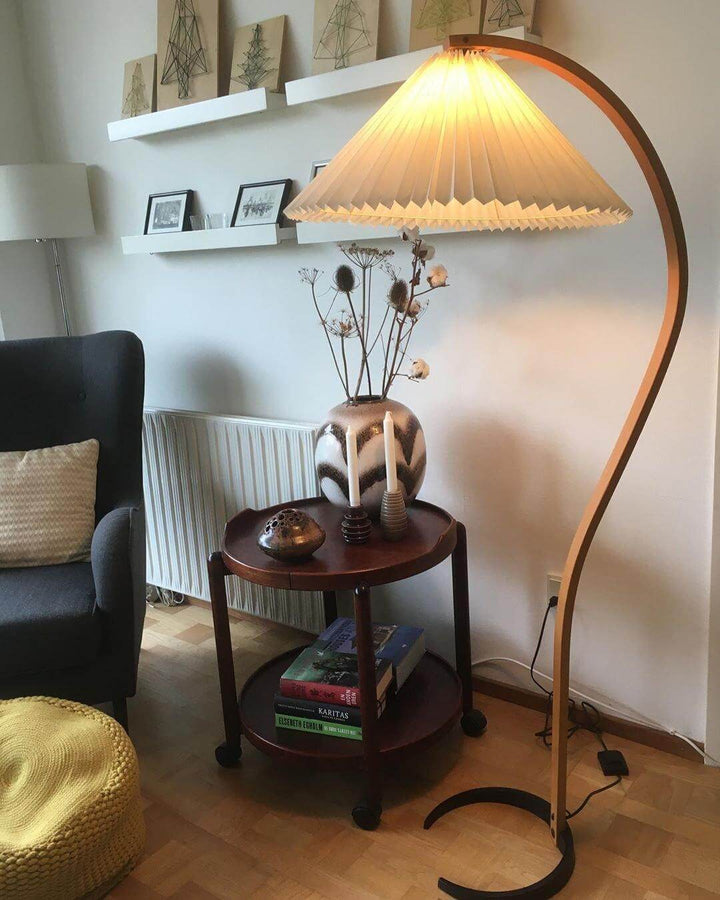 Designer Gulvlampe i Træ & Metal