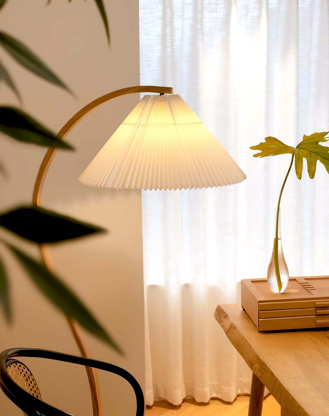Designer Gulvlampe i Træ & Metal
