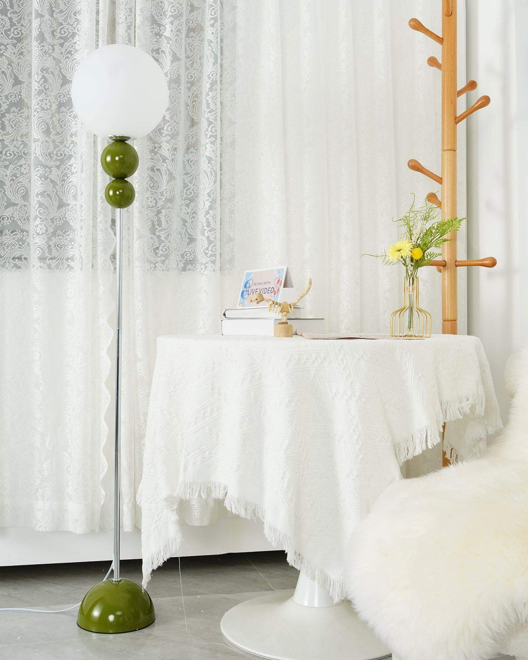Elegant Gulvlampe i Metal og Glas