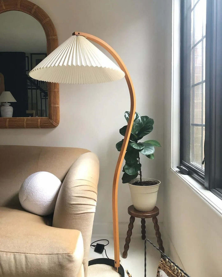 Designer Gulvlampe i Træ & Metal