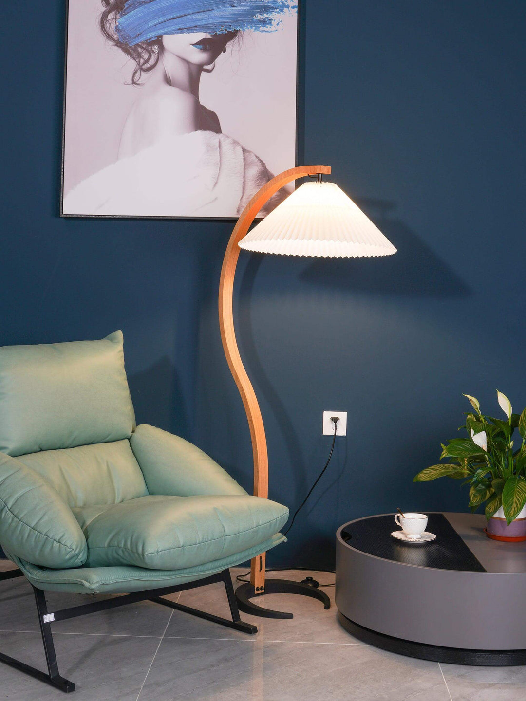 Designer Gulvlampe i Træ & Metal
