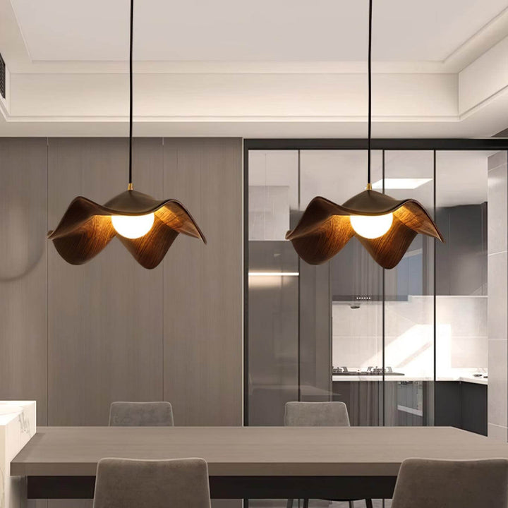 Unik Lotus Pendellampe i Harpiks & Metal