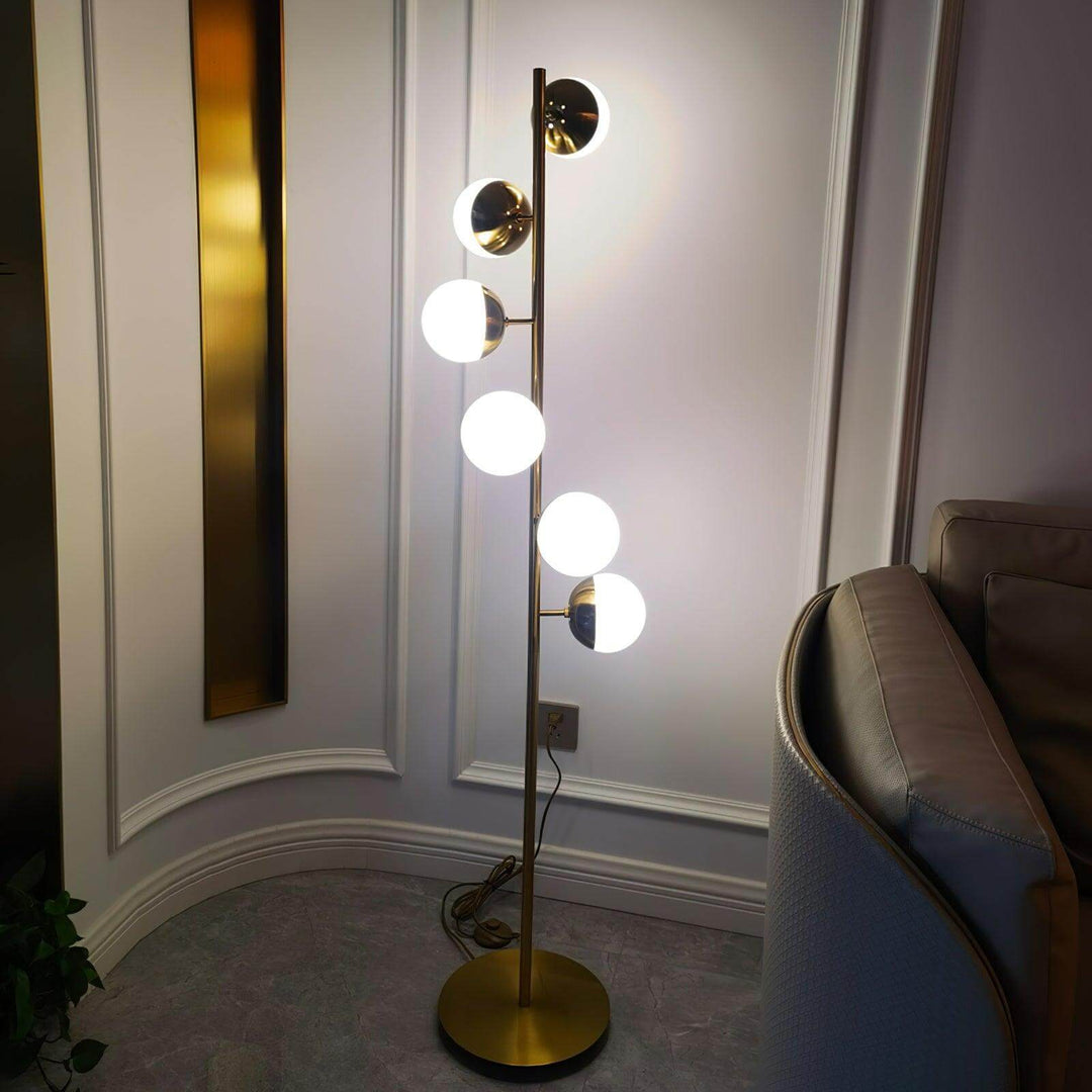 Moderne LED Trælampe med Glaskugler