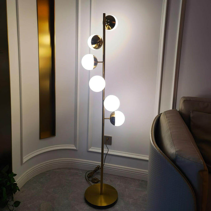 Moderne LED Trælampe med Glaskugler