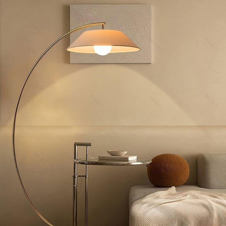 Elegant Gulvlampe med Stofskærm