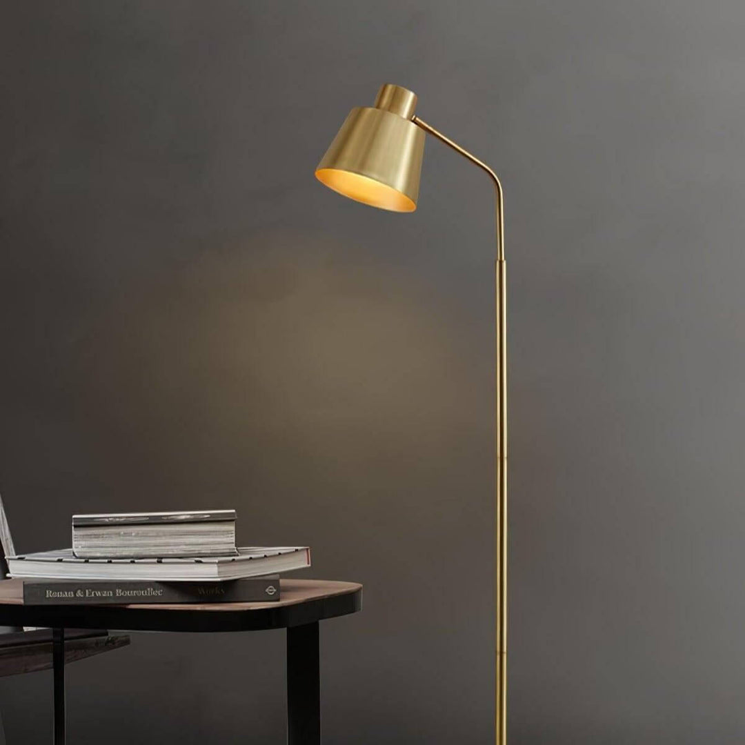 Elegant Gulvlampe i Messing