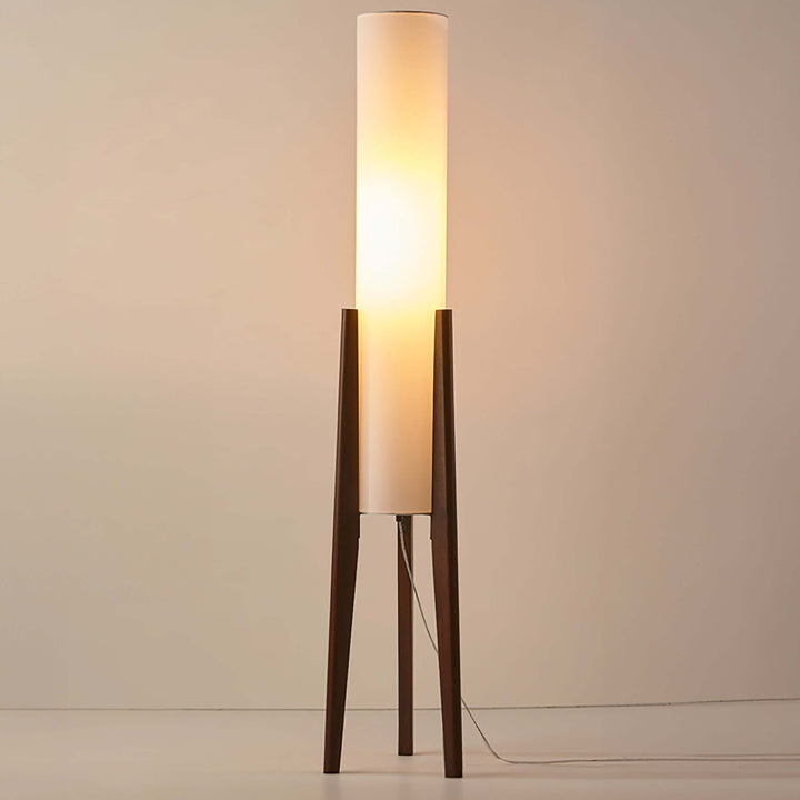 Elegant Gulvlampe i Valnøddetræ | Skaber Hygge