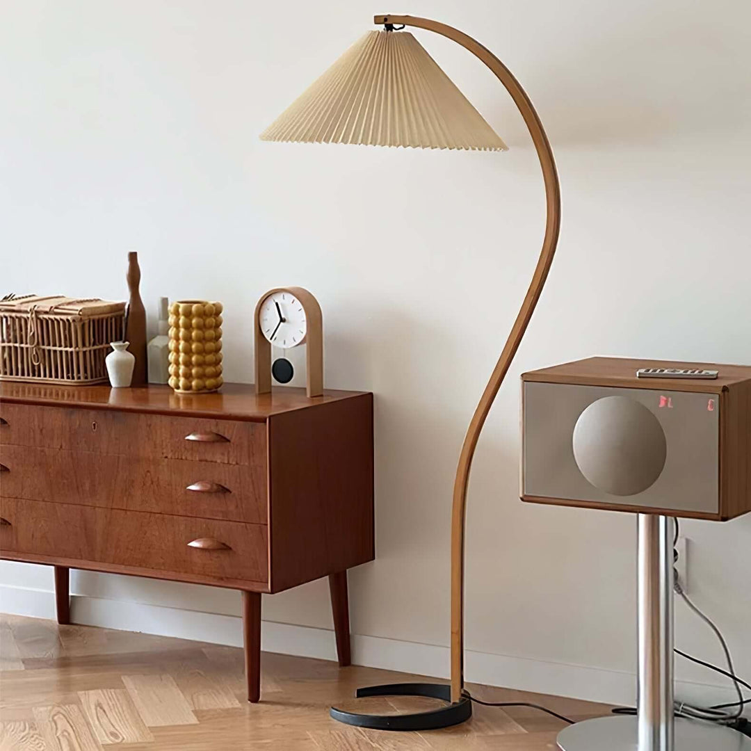 Designer Gulvlampe i Træ & Metal