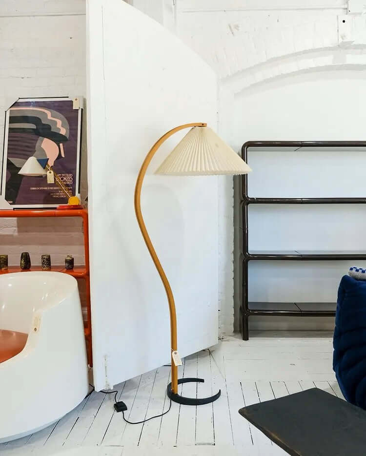 Designer Gulvlampe i Træ & Metal