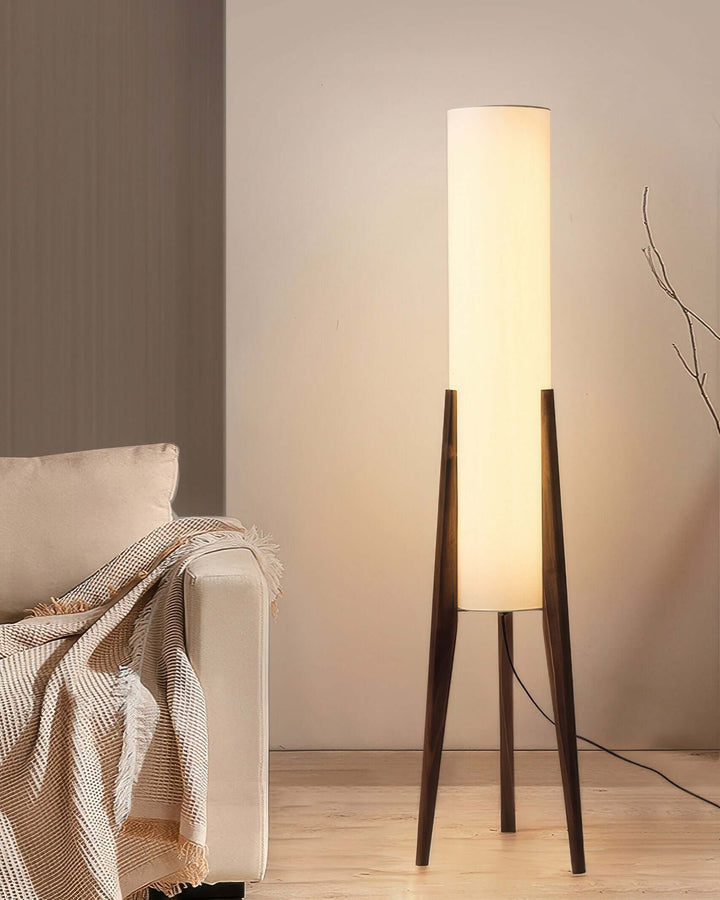 Elegant Gulvlampe i Valnøddetræ | Skaber Hygge