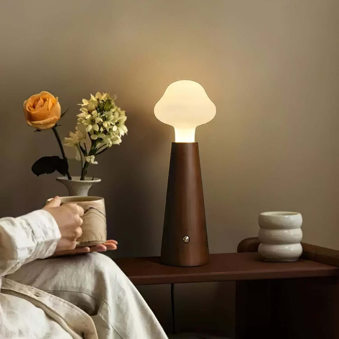 Skyformet LED Bordlampe - Justerbar Belysning