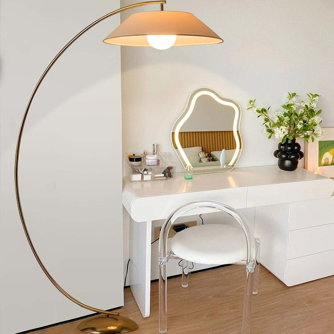 Elegant Gulvlampe med Stofskærm