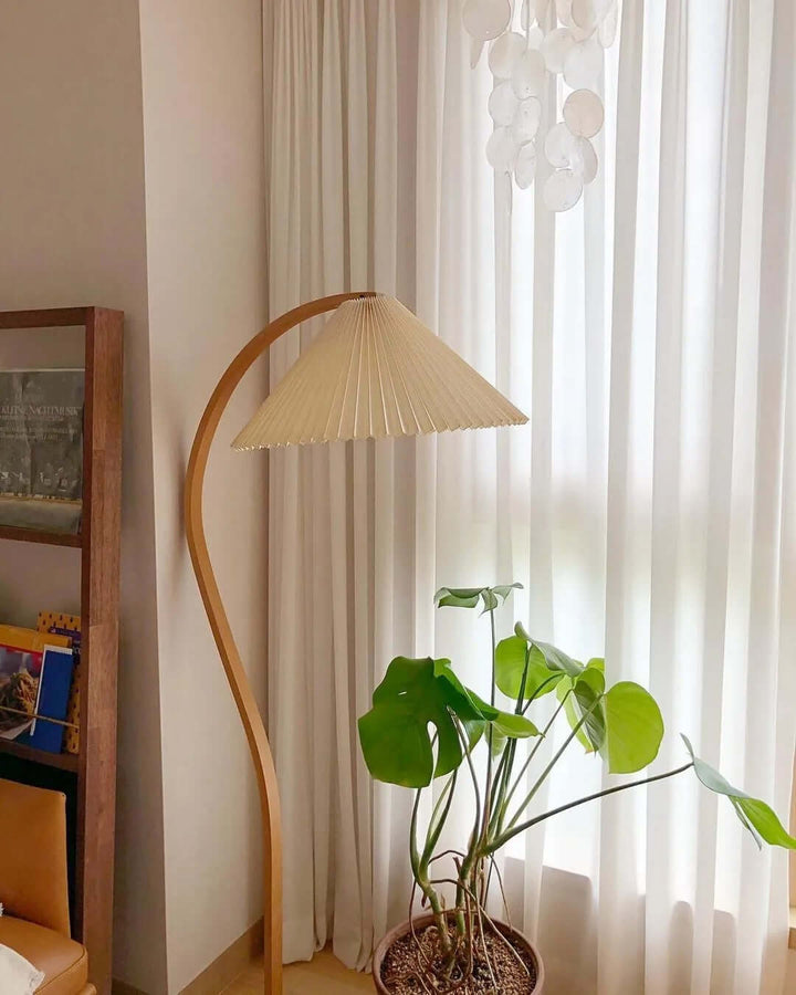 Designer Gulvlampe i Træ & Metal