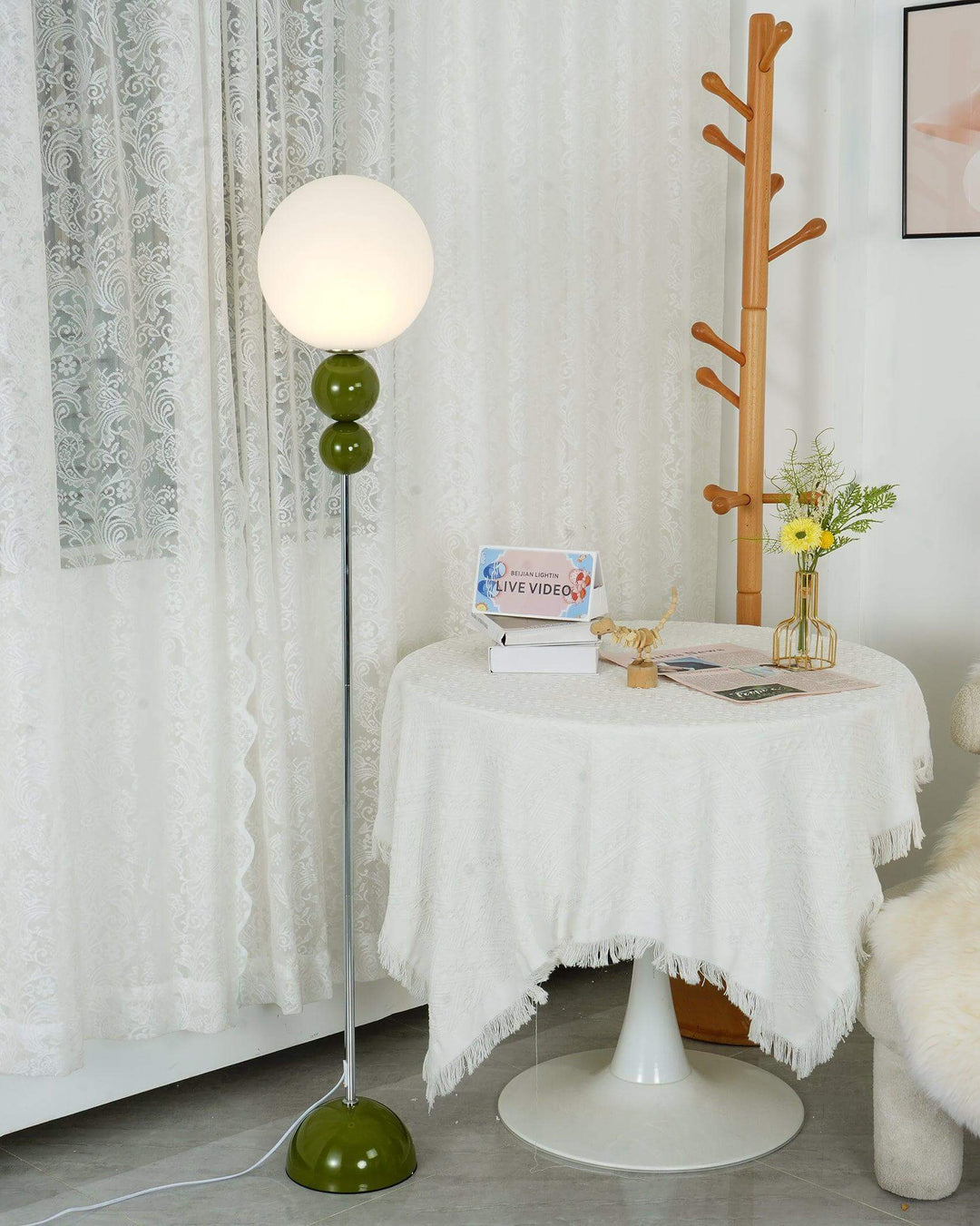 Elegant Gulvlampe i Metal og Glas