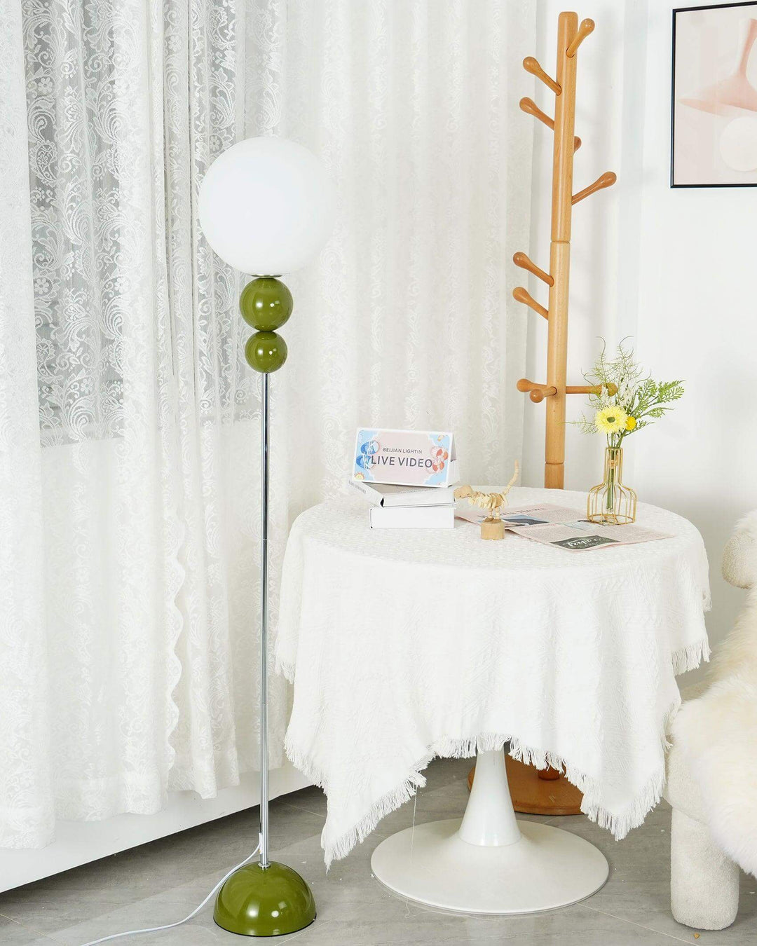 Elegant Gulvlampe i Metal og Glas
