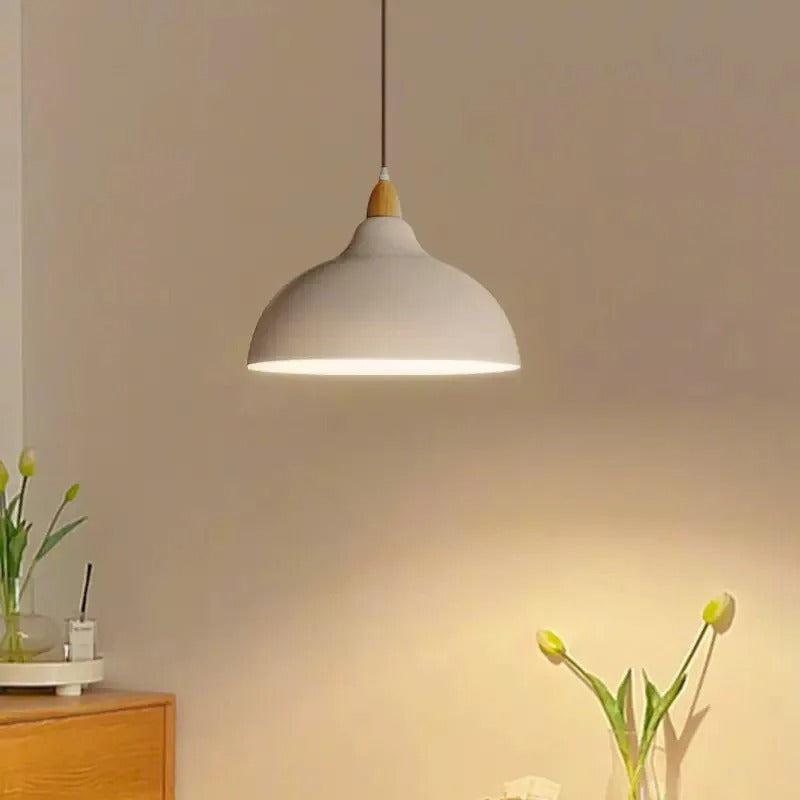 Elegant Oak Pendel Ø24 - Stilfuld Belysning til Dit Hjem