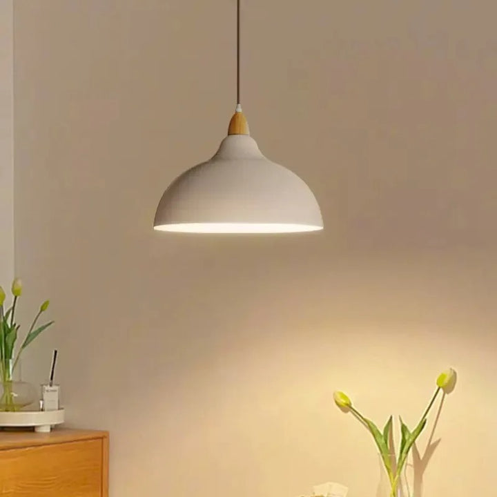Elegant Oak Pendel Ø24 - Stilfuld Belysning til Dit Hjem