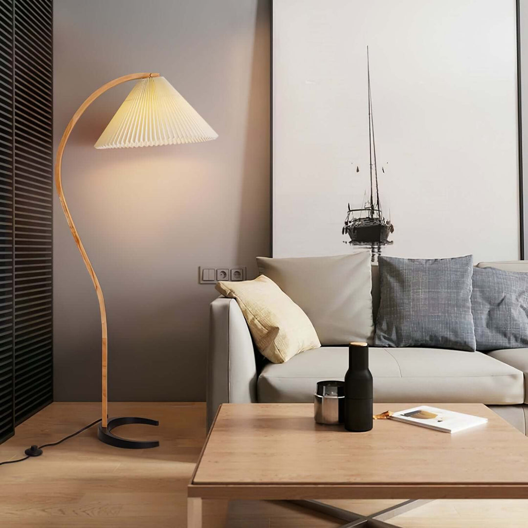 Designer Gulvlampe i Træ & Metal