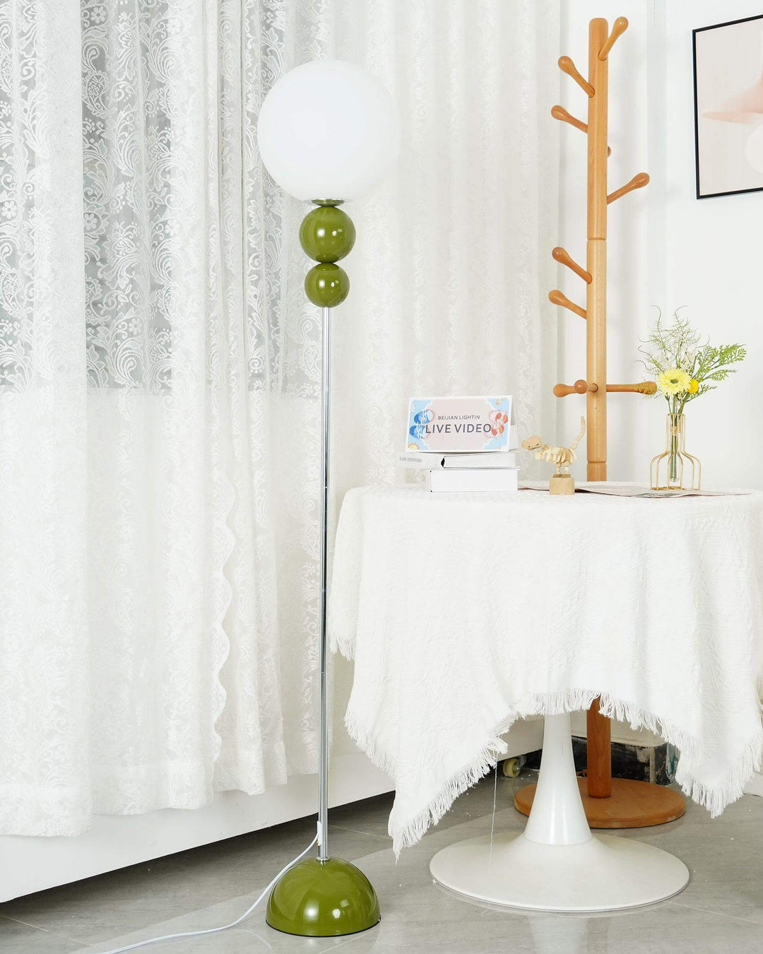 Elegant Gulvlampe i Metal og Glas