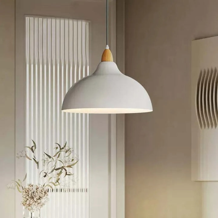 Elegant Oak Pendel Ø24 - Stilfuld Belysning til Dit Hjem