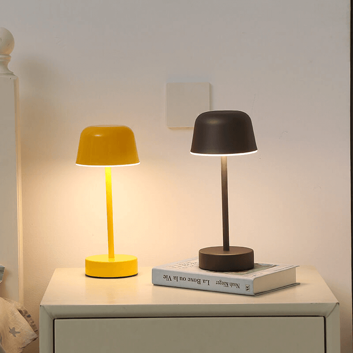 Genopladelig LED Bordlampe - Metaldesign
