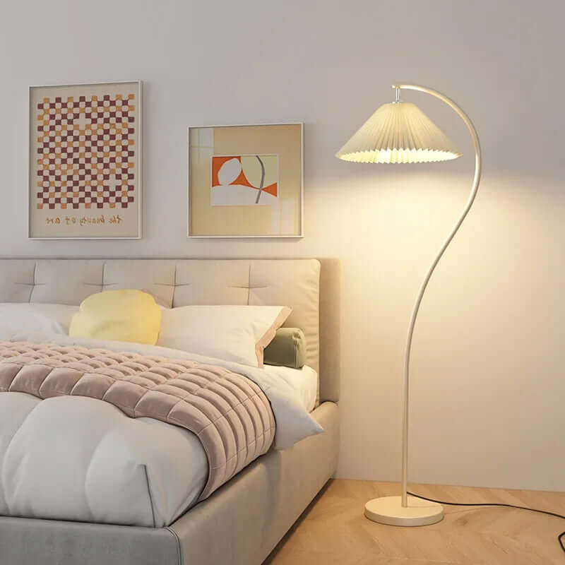 Justerbar LED-gulvlampe i stof med plisseret design