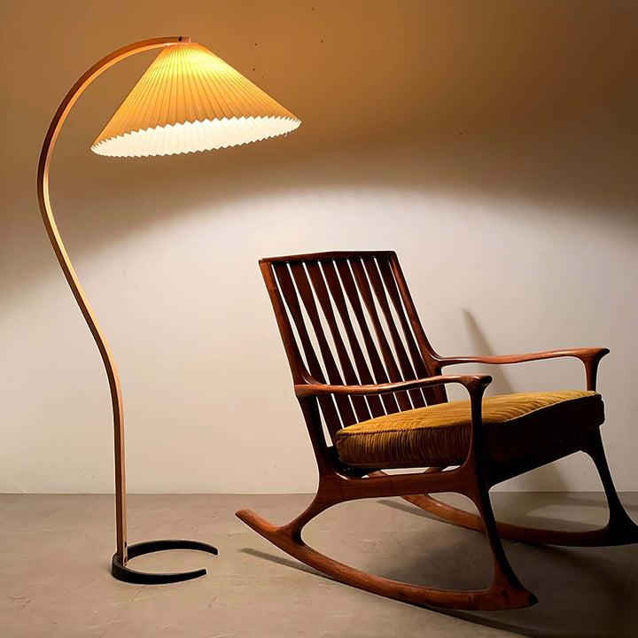 Designer Gulvlampe i Træ & Metal